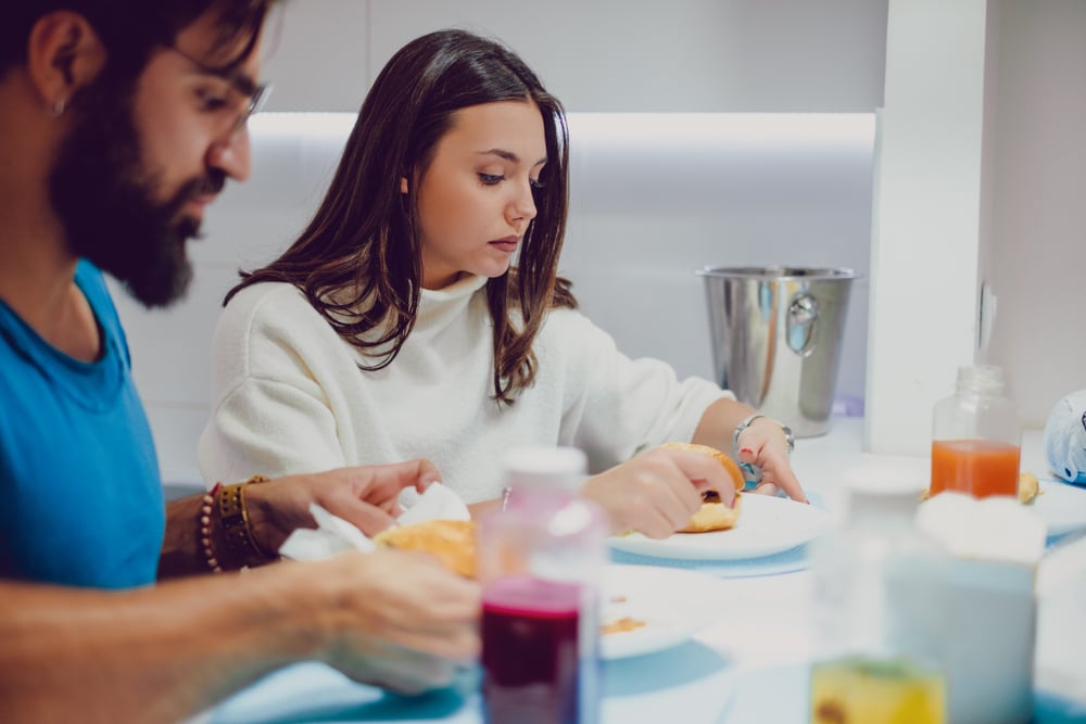 She Refused to Sit at Breakfast After There Was Nothing for Her to Eat — Now Her Partner’s Family Is Calling Her Rude
