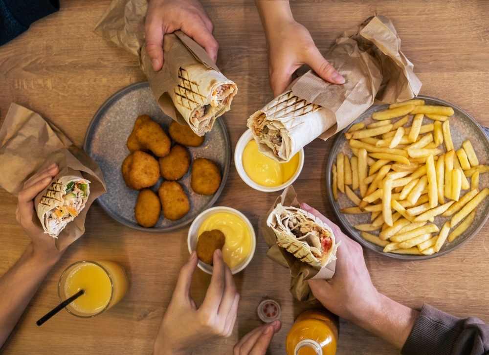 He Refused to Share His Fries With His Girlfriend — Now He’s Furious His Friend Gave Her Some Anyway